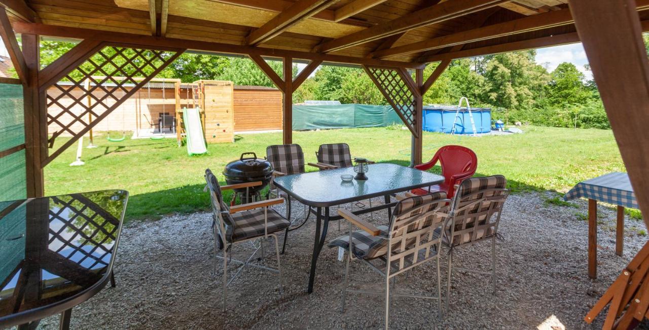 Apartmany Domek U Lesa Bítov Eksteriør billede